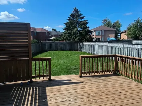 32 Simmons Crescent Barrie ON L4N 7T7