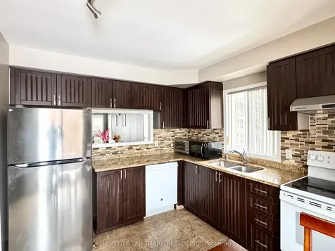 32 Simmons Crescent Barrie ON L4N 7T7