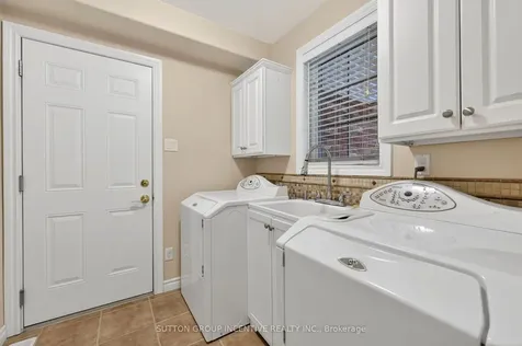 60 O'neill Circle Springwater ON L0L 2K0