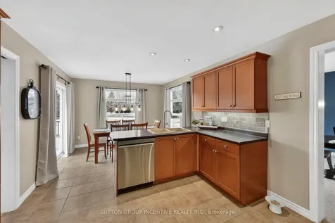 60 O'neill Circle Springwater ON L0L 2K0