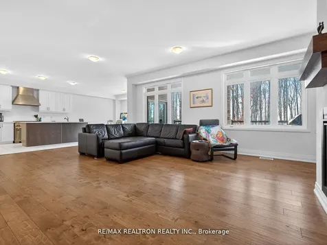 27 Franklin Trail Barrie ON L9J 0J1