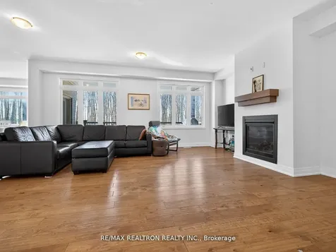 27 Franklin Trail Barrie ON L9J 0J1