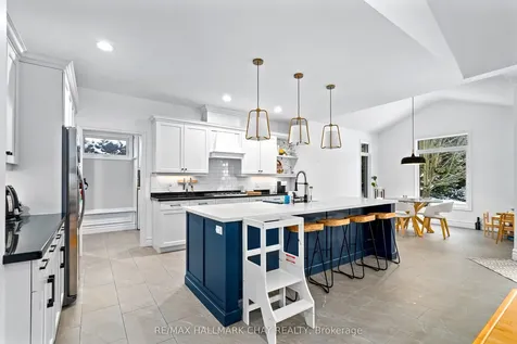3 Forest Hill Drive Springwater ON L9X 0J4