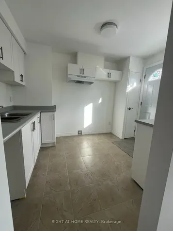 63 Ferris Lane Barrie ON L4M 5C4