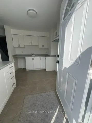 63 Ferris Lane Barrie ON L4M 5C4