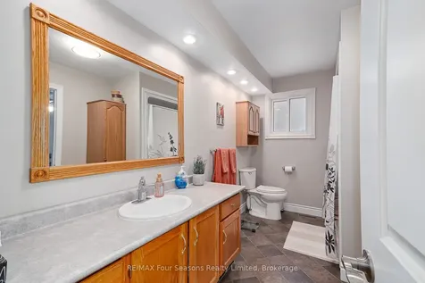 218 Datas Drive Clearview ON L0M 1S0