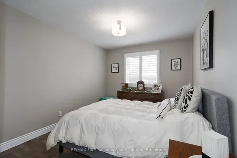 218 Datas Drive Clearview ON L0M 1S0