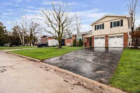 218 Datas Drive Clearview ON L0M 1S0