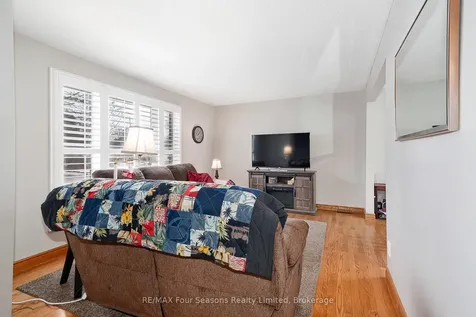 218 Datas Drive Clearview ON L0M 1S0
