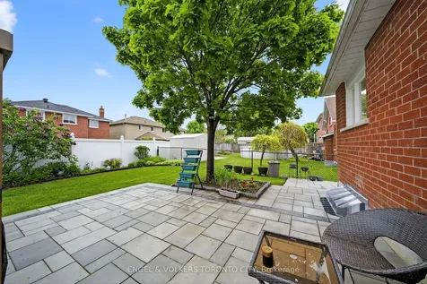 168 Hurst Drive Barrie ON L4N 8P6