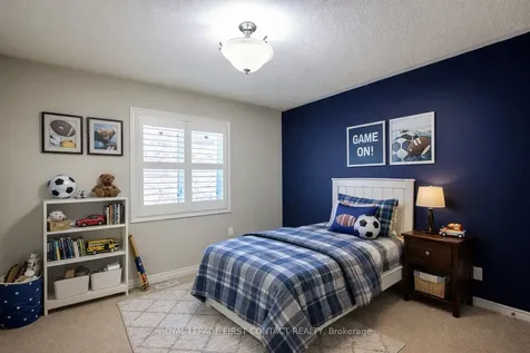 30 Forsyth Crescent Barrie ON L4N 5K4