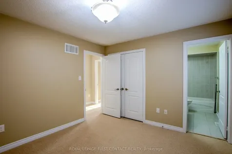 30 Forsyth Crescent Barrie ON L4N 5K4