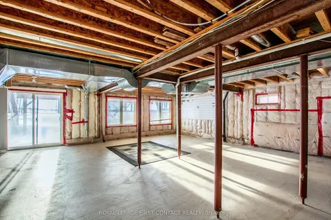 30 Forsyth Crescent Barrie ON L4N 5K4