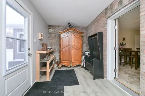 48 Caroline Street W Clearview ON L0M 1G0