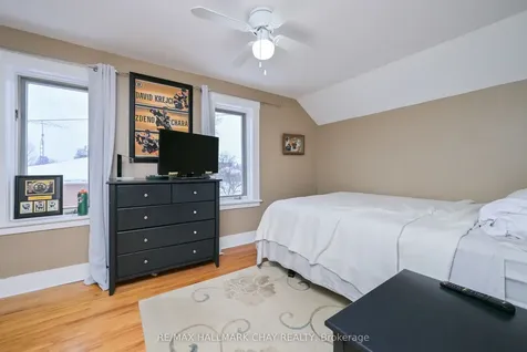 48 Caroline Street W Clearview ON L0M 1G0