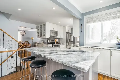 10 Davies Crescent Barrie ON L4M 2M3