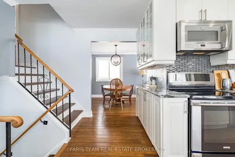 10 Davies Crescent Barrie ON L4M 2M3