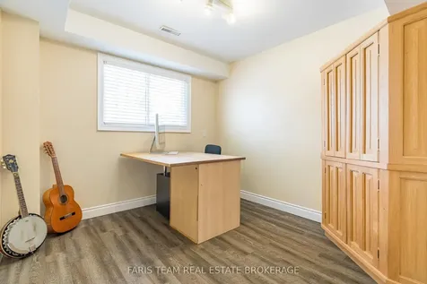 10 Davies Crescent Barrie ON L4M 2M3