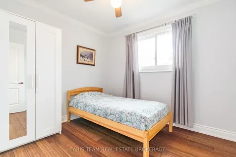 10 Davies Crescent Barrie ON L4M 2M3