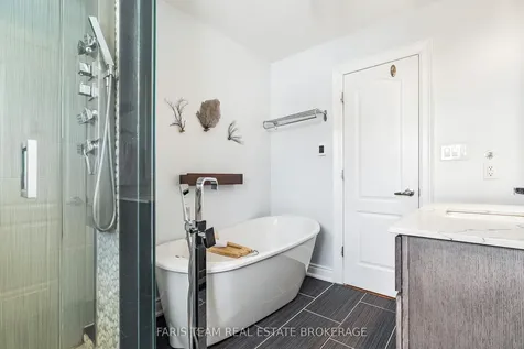 10 Davies Crescent Barrie ON L4M 2M3