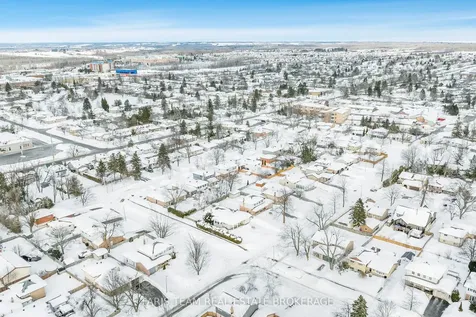 10 Davies Crescent Barrie ON L4M 2M3