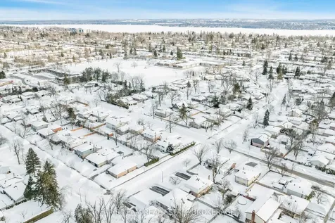 10 Davies Crescent Barrie ON L4M 2M3