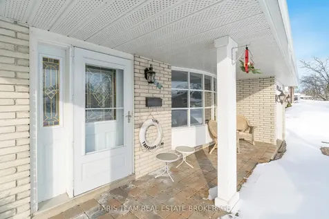 10 Davies Crescent Barrie ON L4M 2M3