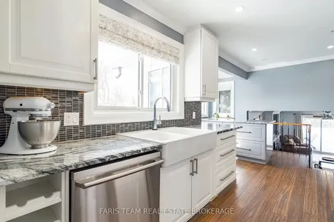 10 Davies Crescent Barrie ON L4M 2M3