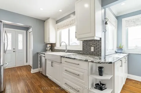 10 Davies Crescent Barrie ON L4M 2M3