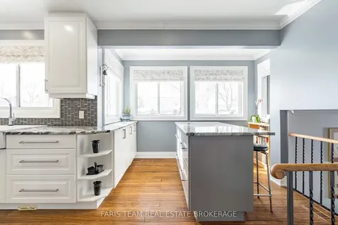 10 Davies Crescent Barrie ON L4M 2M3