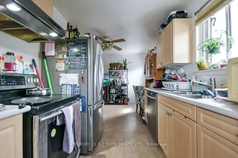 17 Burbank Place Barrie ON L4M 2S8