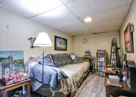 17 Burbank Place Barrie ON L4M 2S8