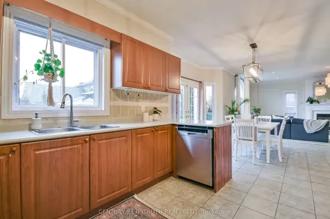 61 Honey Crescent Barrie ON L4N 0V8