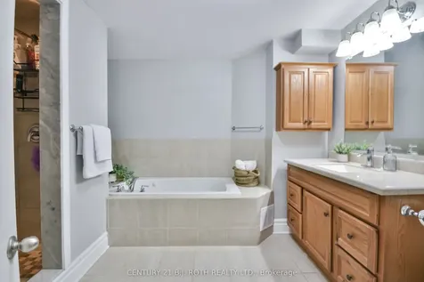 61 Honey Crescent Barrie ON L4N 0V8