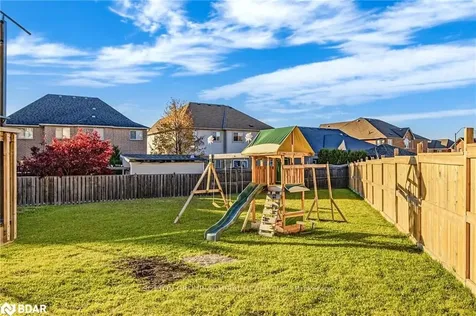 28 Lancaster Court Barrie ON L4M 0G1