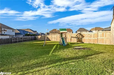 28 Lancaster Court Barrie ON L4M 0G1