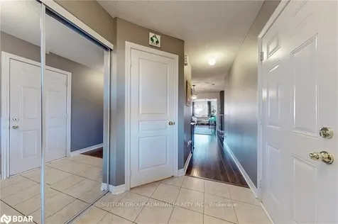 28 Lancaster Court Barrie ON L4M 0G1