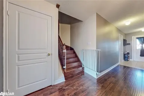 28 Lancaster Court Barrie ON L4M 0G1