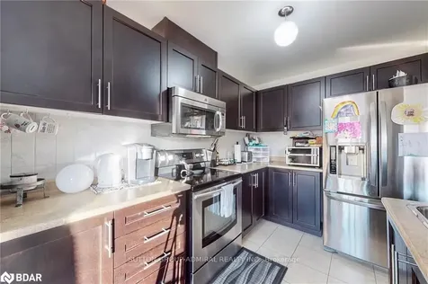 28 Lancaster Court Barrie ON L4M 0G1