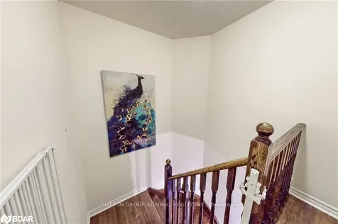 28 Lancaster Court Barrie ON L4M 0G1