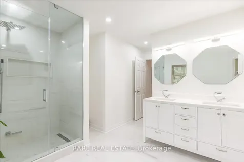 21 Fawn Crescent Clearview ON L0M 1N0