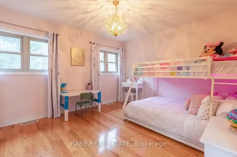 21 Fawn Crescent Clearview ON L0M 1N0