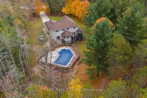 21 Fawn Crescent Clearview ON L0M 1N0