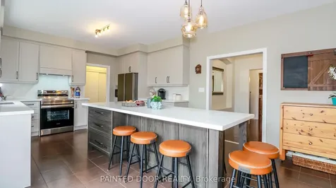 5 Regina Road Barrie ON L4M 7J1