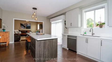 5 Regina Road Barrie ON L4M 7J1