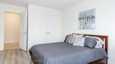 5 Regina Road Barrie ON L4M 7J1