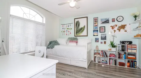 5 Regina Road Barrie ON L4M 7J1