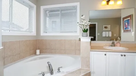 5 Regina Road Barrie ON L4M 7J1