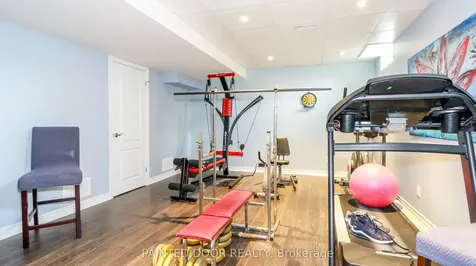 5 Regina Road Barrie ON L4M 7J1