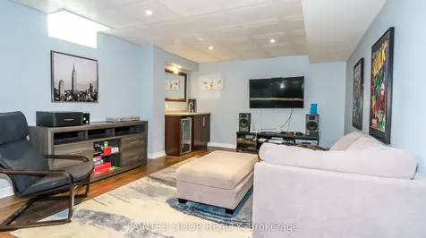 5 Regina Road Barrie ON L4M 7J1